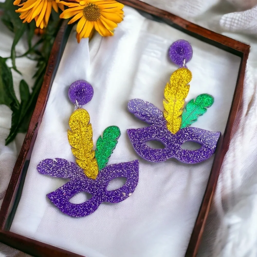 NWT Mardi Gras Mask Earrings 🎭✨ – Sparkle and Celebrate in Style!